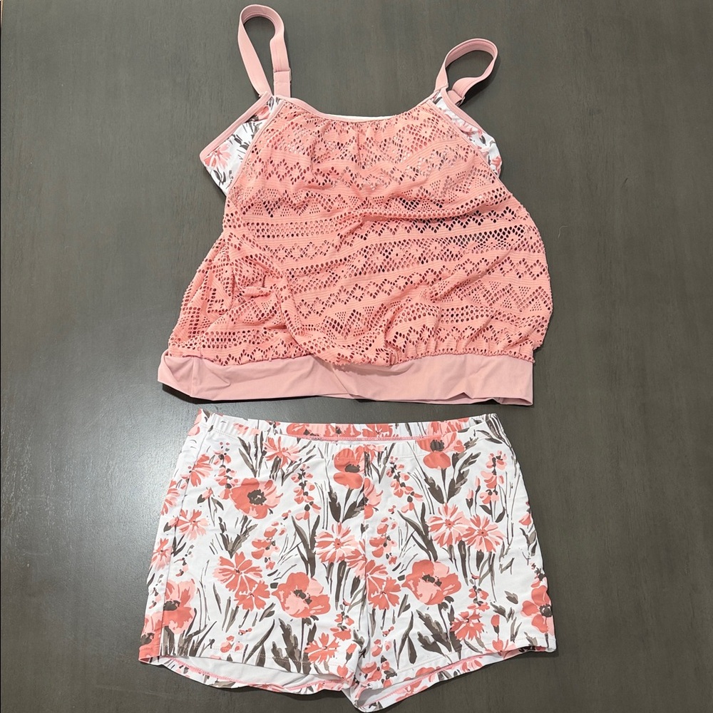 Tankini style swimsuit with adjustable straps, Size Large